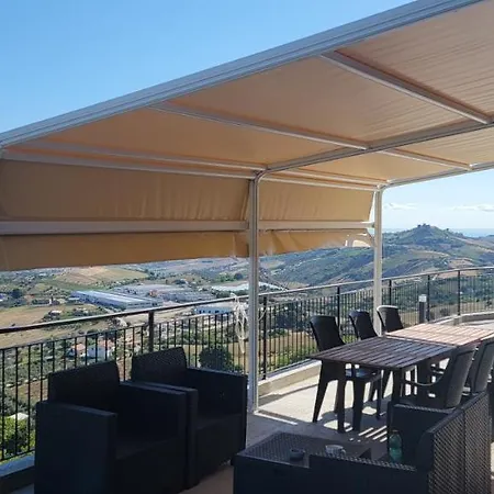 La Terrazza Motta Couette-café *