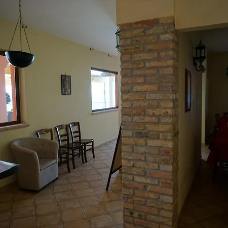 La Terrazza Motta Couette-café